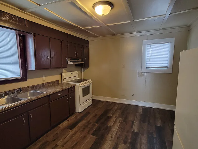 310 N Kealing Ave — Photo 2