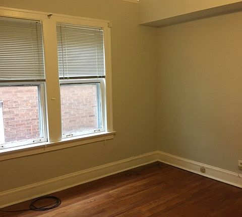 5th image of 5922 N Artesian Ave #2