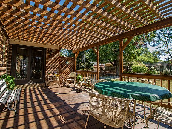 4th image of 605 Armadale Pl