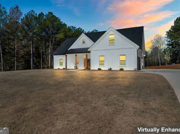 1017 Riverstone Dr, Social Circle, GA 30025