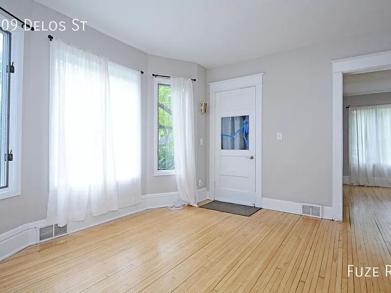 109 Delos St W — Photo 7