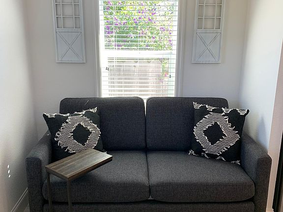 2nd image of 4922 Croydon Pl