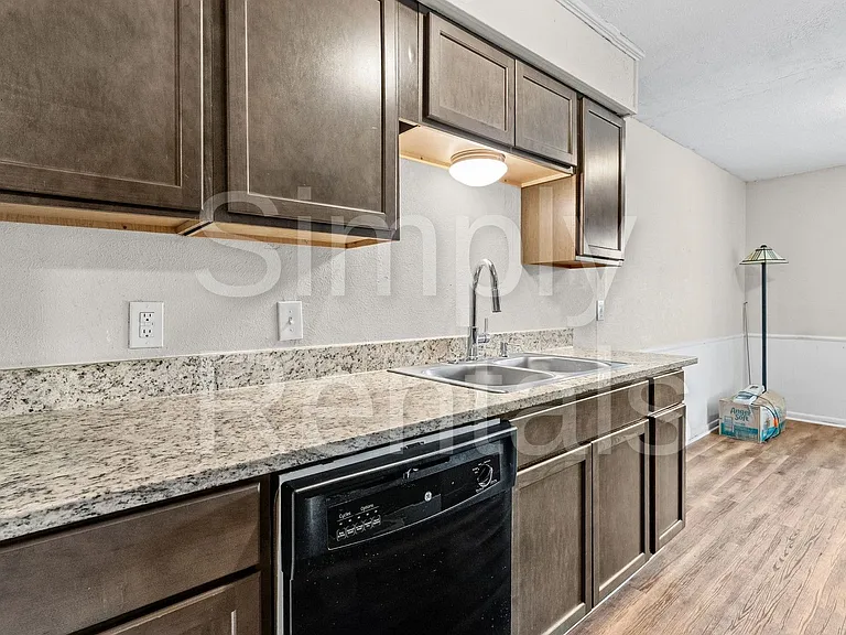 3513 Washington St — Photo 3
