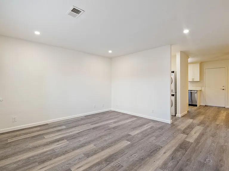1717 Pine Street — Photo 12