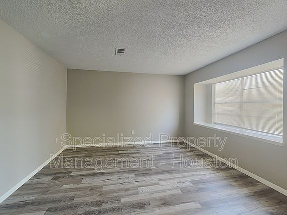 5th image of 611 Meadowglen Dr