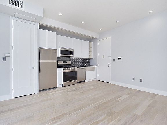 2nd image of 7 Douglass St #2B
