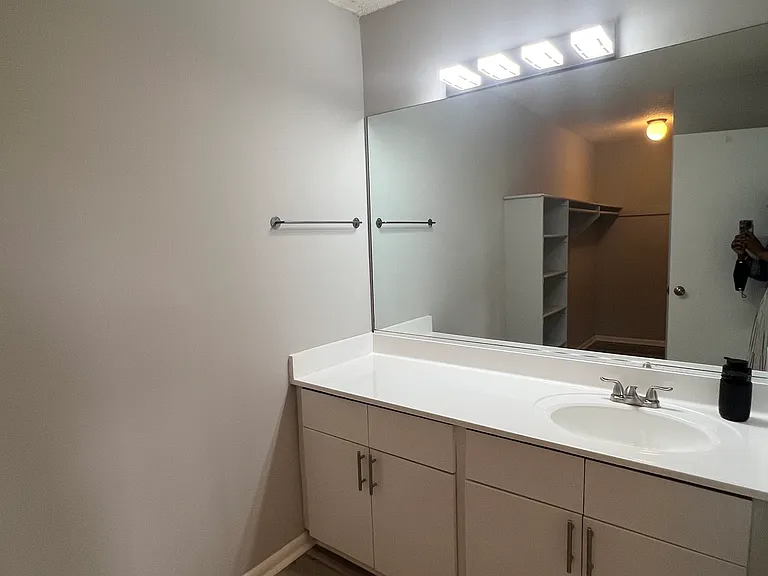 2500 N Van Dorn St #1118 — Photo 3