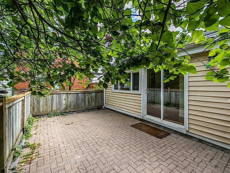 1612 Dufferin St — Photo 18