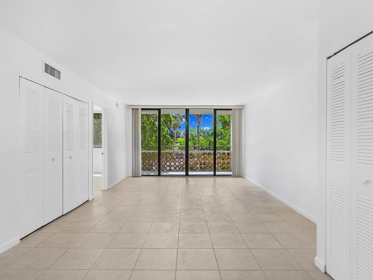 4222 Inverrary Blvd — Photo 3