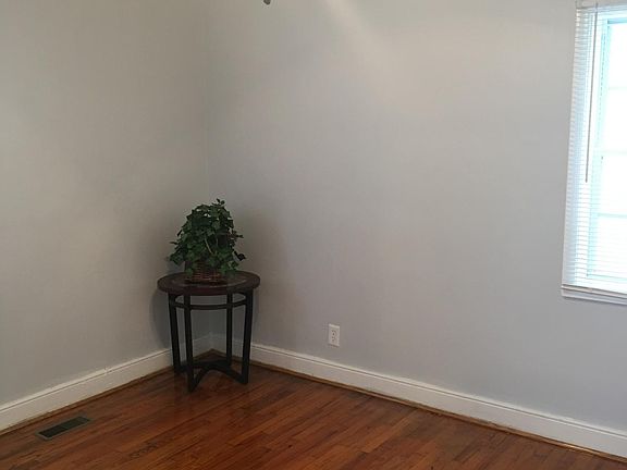 3rd image of 2611 Bainbridge St