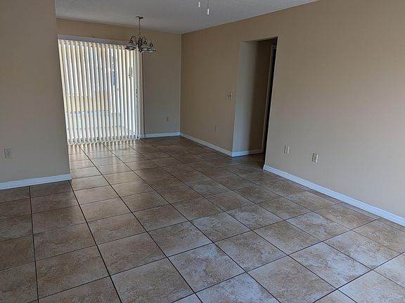 3rd image of 5464 Montclair Pl