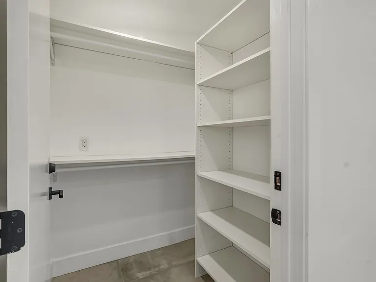 22257 Wyandotte St — Photo 11