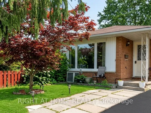 14 Canterbury Dr, Saint Catharines, ON L2P 3M7