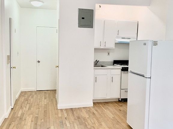 3rd image of 317 W 29th St APT 2A