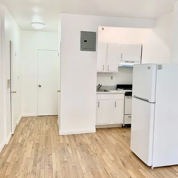 317 W 29th St #2A — Photo 3