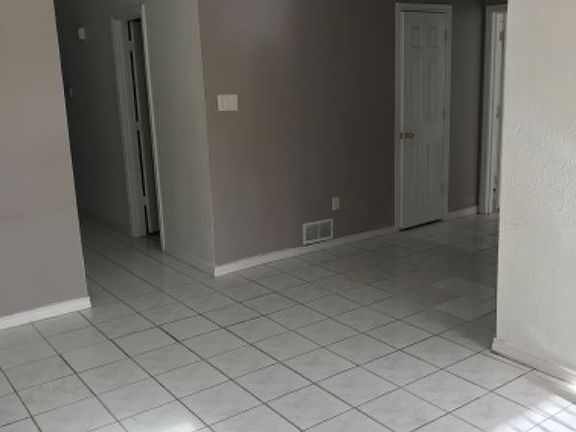 3rd image of 1341 E Allen Ave