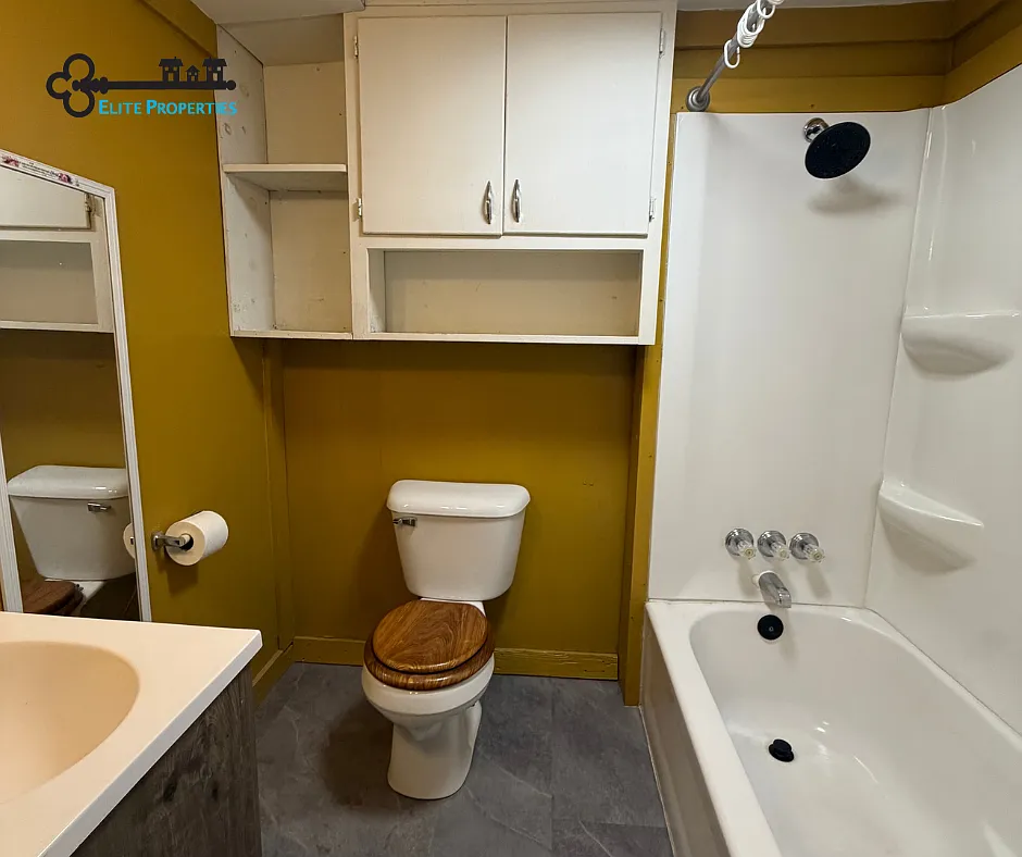 2 bed, 1708 sqft, $900 — Photo 2