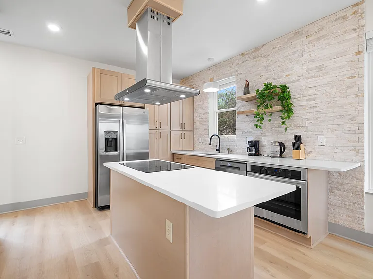 530 Continental Dr — Photo 9