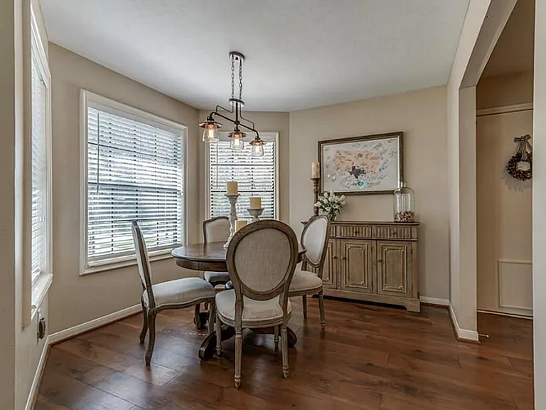 28 Fallenstone Dr — Photo 9