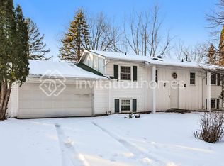 124 Oakwood Rd, Apple Valley, MN 55124