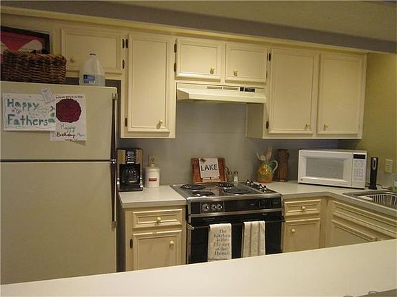 5th image of 501 Highlands Blvd #17
