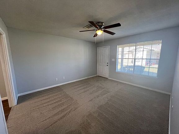 4th image of 405 Schubert Dr APT C