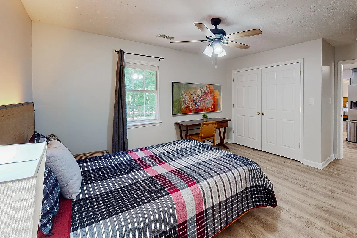 Building Photo - Big Oak Cir