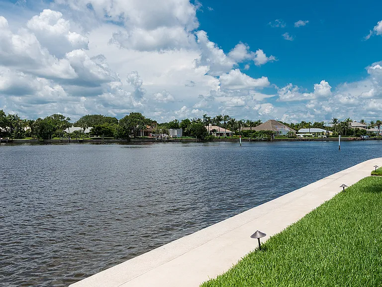 600 Riomar Dr #16 — Photo 22
