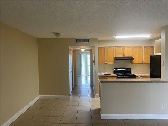4th image of 1617 Meadows Circle #1617