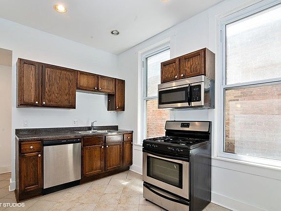 5th image of 2248 N Southport Ave #2R
