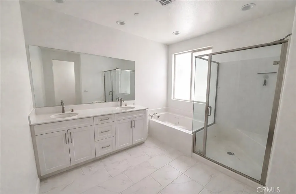 Building Photo - 16588 Sightseer Pl