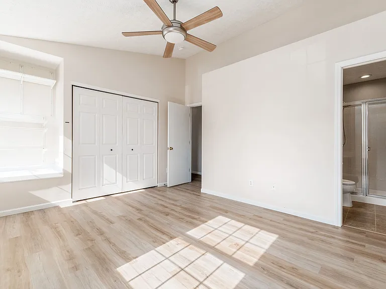 8446-1 Olenbrook Dr — Photo 30