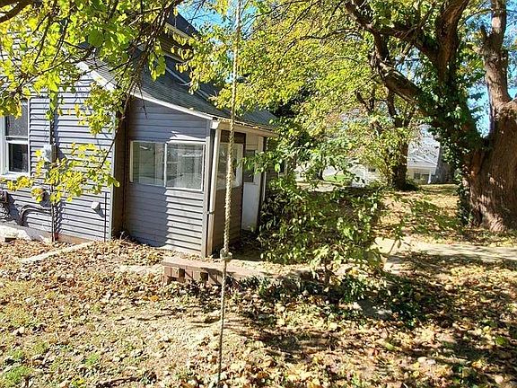 3rd image of 2923 Mount Vernon Ave