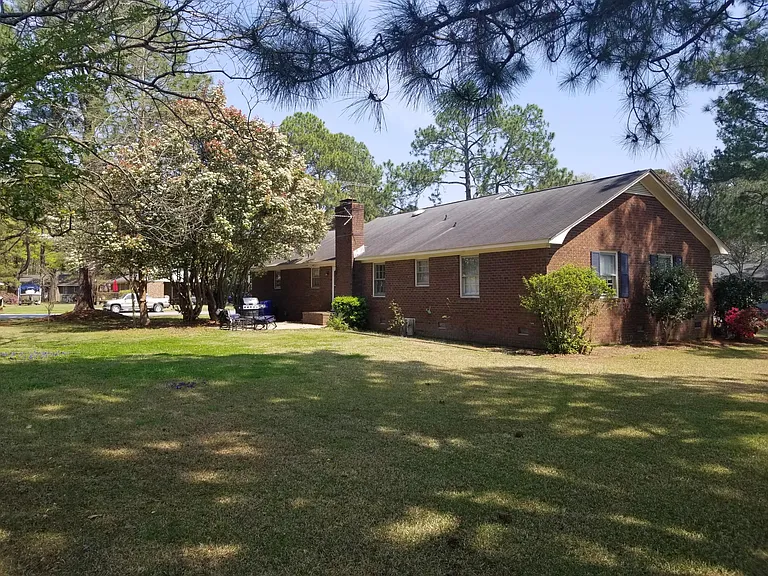 208 Tuckahoe Dr — Photo 2