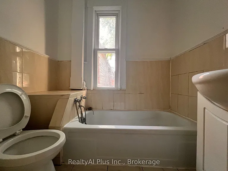 182 Boulton Ave — Photo 24