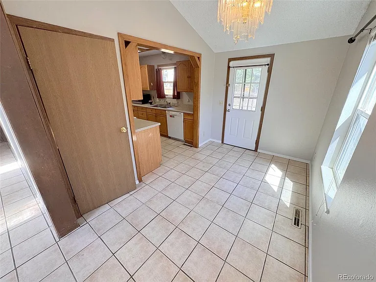 8674 Bluegrass Cir — Photo 9