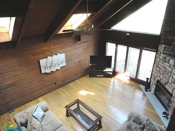2nd image of 535 Woodlake Dr