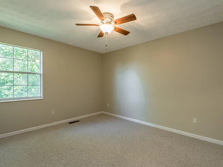 1560 Pheasants Glen Dr — Photo 64