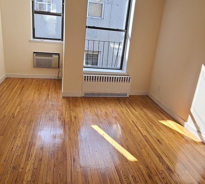 1st image of 1667 1st Ave #3C