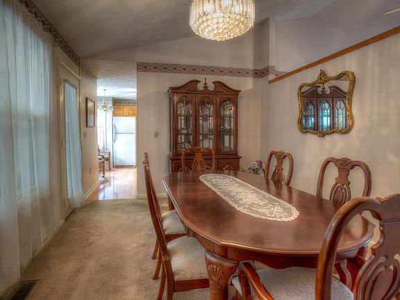 5th image of 376 Southridge Cir