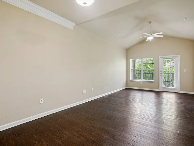 River Valley Apartments — Photo 21
