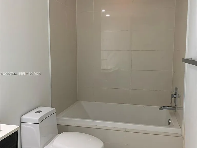 55 SW 9th St #28 — Photo 16