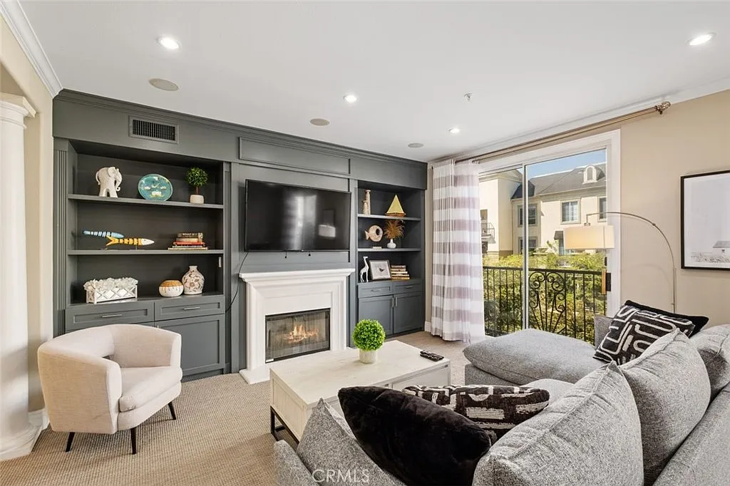 2 bed, 2.5 bath, 1523 sqft, $4,500 — Photo 4