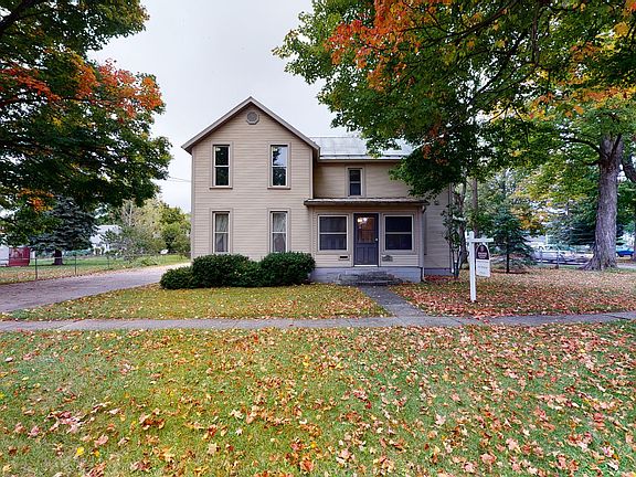 2nd image of 302 W Everett St