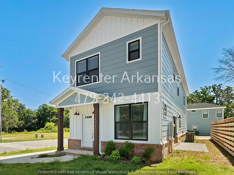 1434 N Oakland Ave — Photo 2