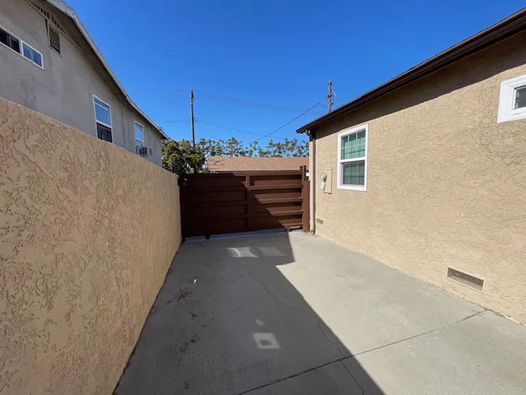 1/2 W Sepulveda St — Photo 24