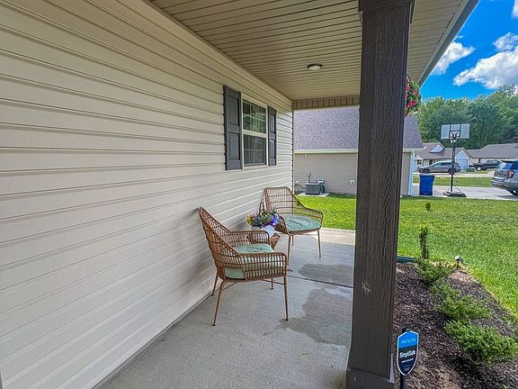 5th image of 702 Gleason Dr
