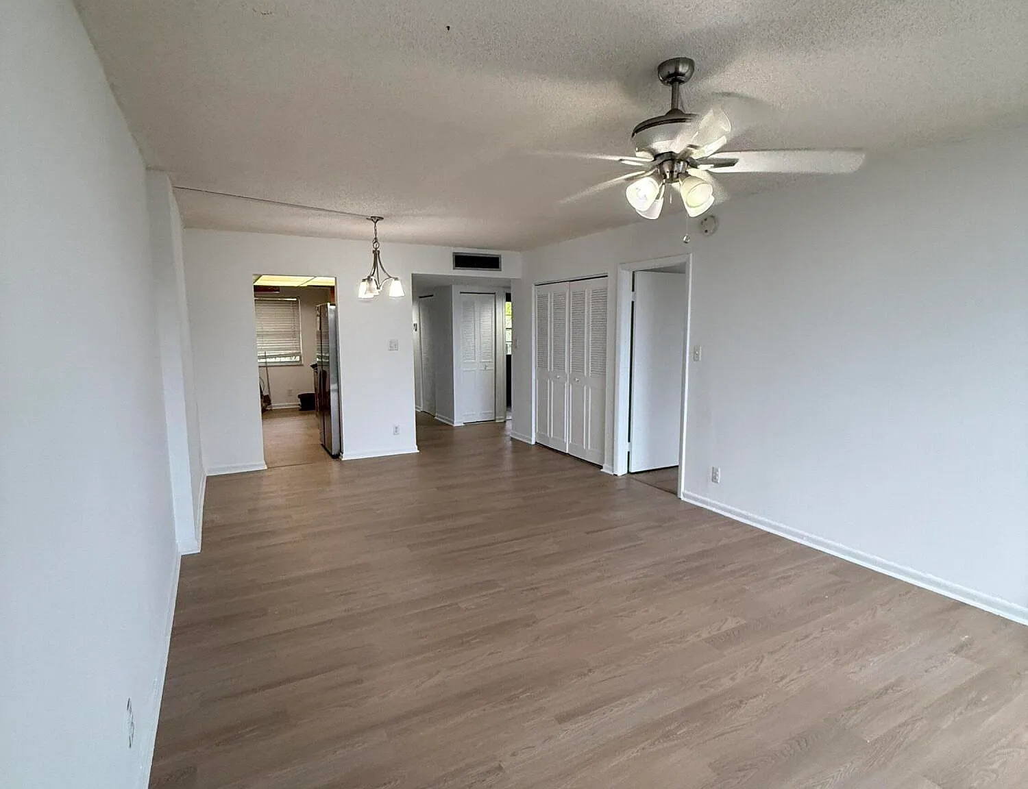 2 bed, 2.0 bath, 1002 sqft, $2,000 — Photo 4