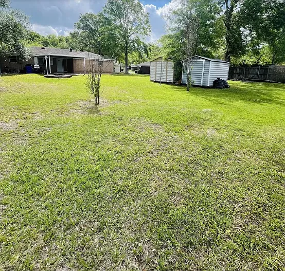 110 Azalea — Photo 13