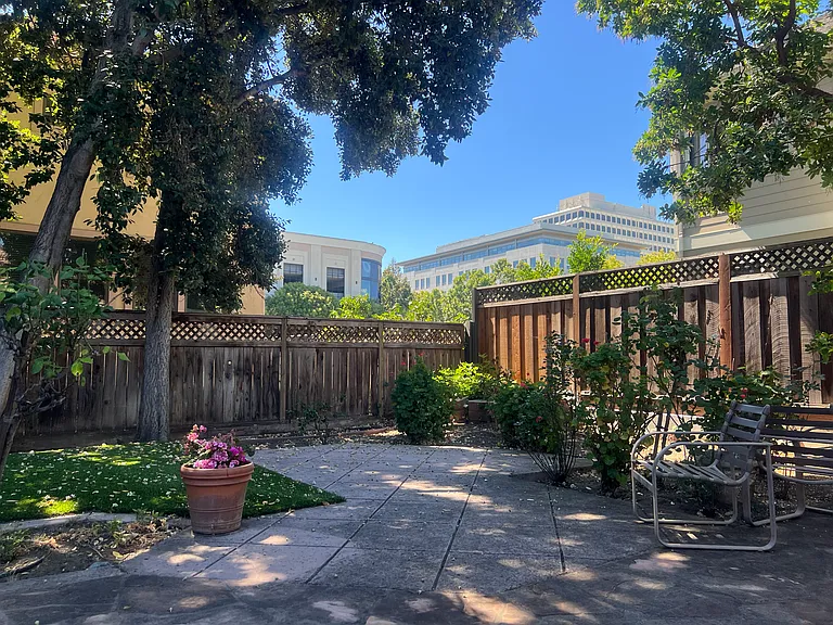 343 Franklin St — Photo 22